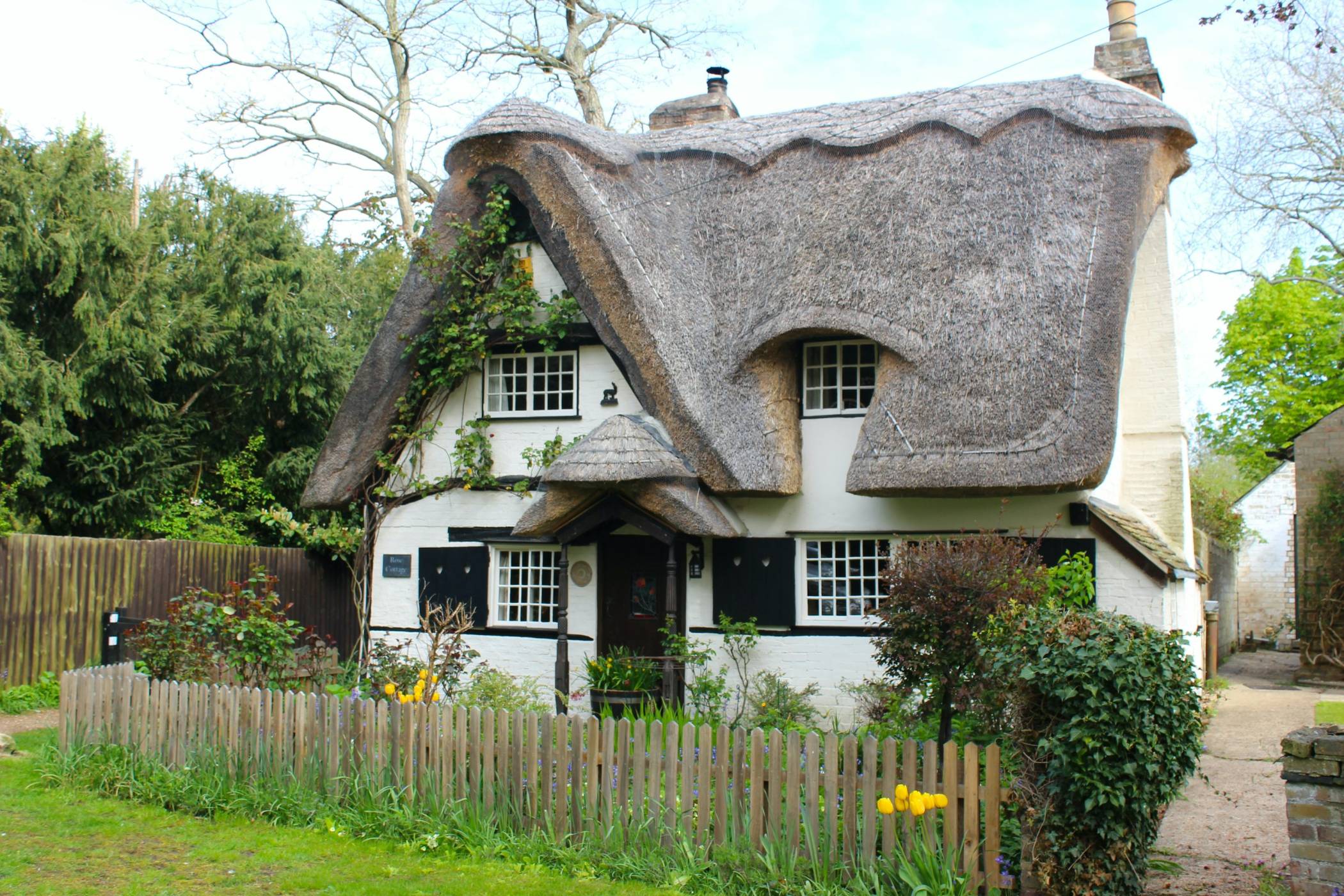 गृह निवास के लिए 3 अद्वितीय छत डिज़ाइन विचार
